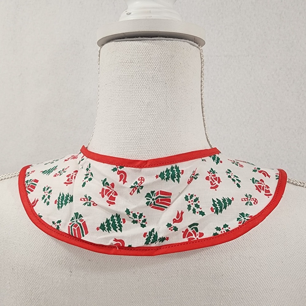 Vintage Christmas Apron Red White Green Holiday Print with Attached Hand Towel - Picture 8 of 10